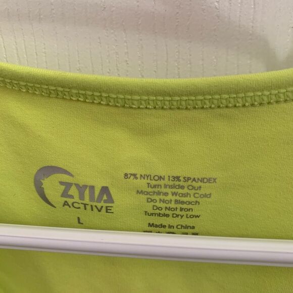 Zyia crop top​ - Picture 2 of 3